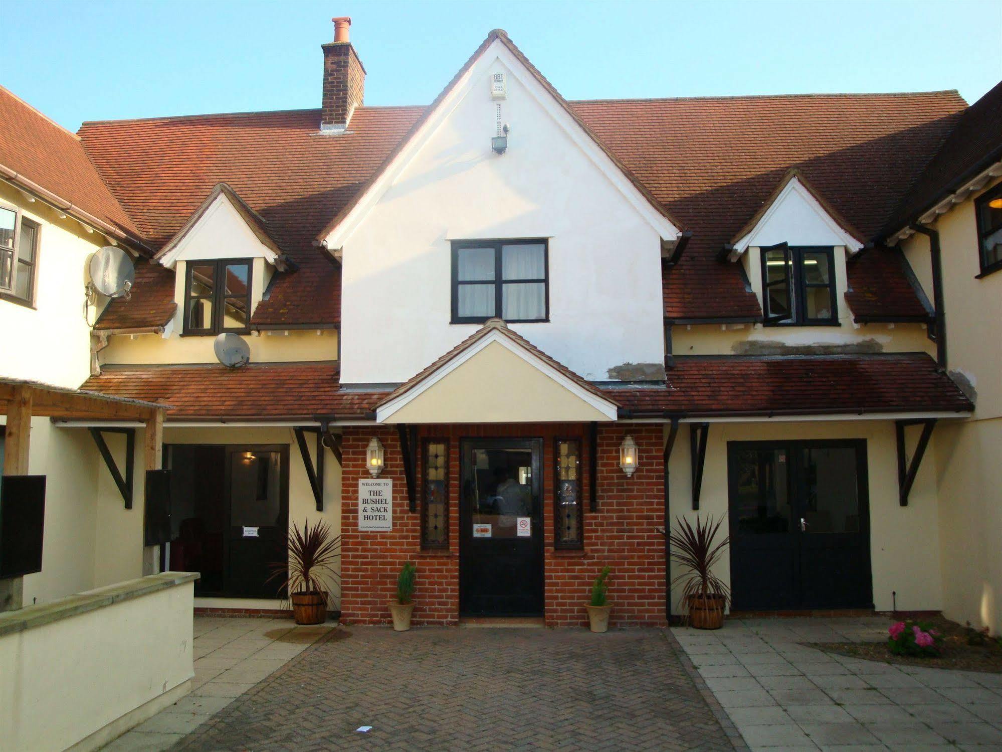 Stansted Skyline Hotel Great Dunmow Exteriör bild